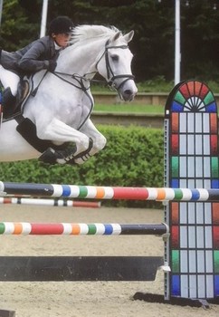 Essex’s Lorna Simpson dominates in the Dodson & Horrell 0.85m and 0.95m National Amateur Second Rounds at Anvil Park Stud
